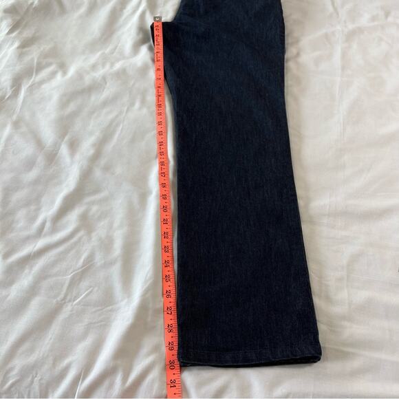 Lee Women's 12 Medium Relaxed Fit Straight Leg Mid Rise Dark Wash Jeans - Picture 8 of 9